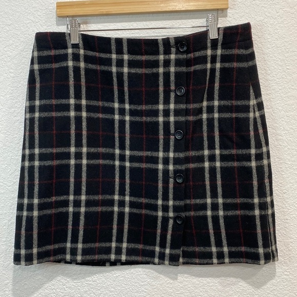 Banana Republic Women’s Black Red Plaid Button Front Wool Blend Preppy Skirt 12 - Picture 1 of 5